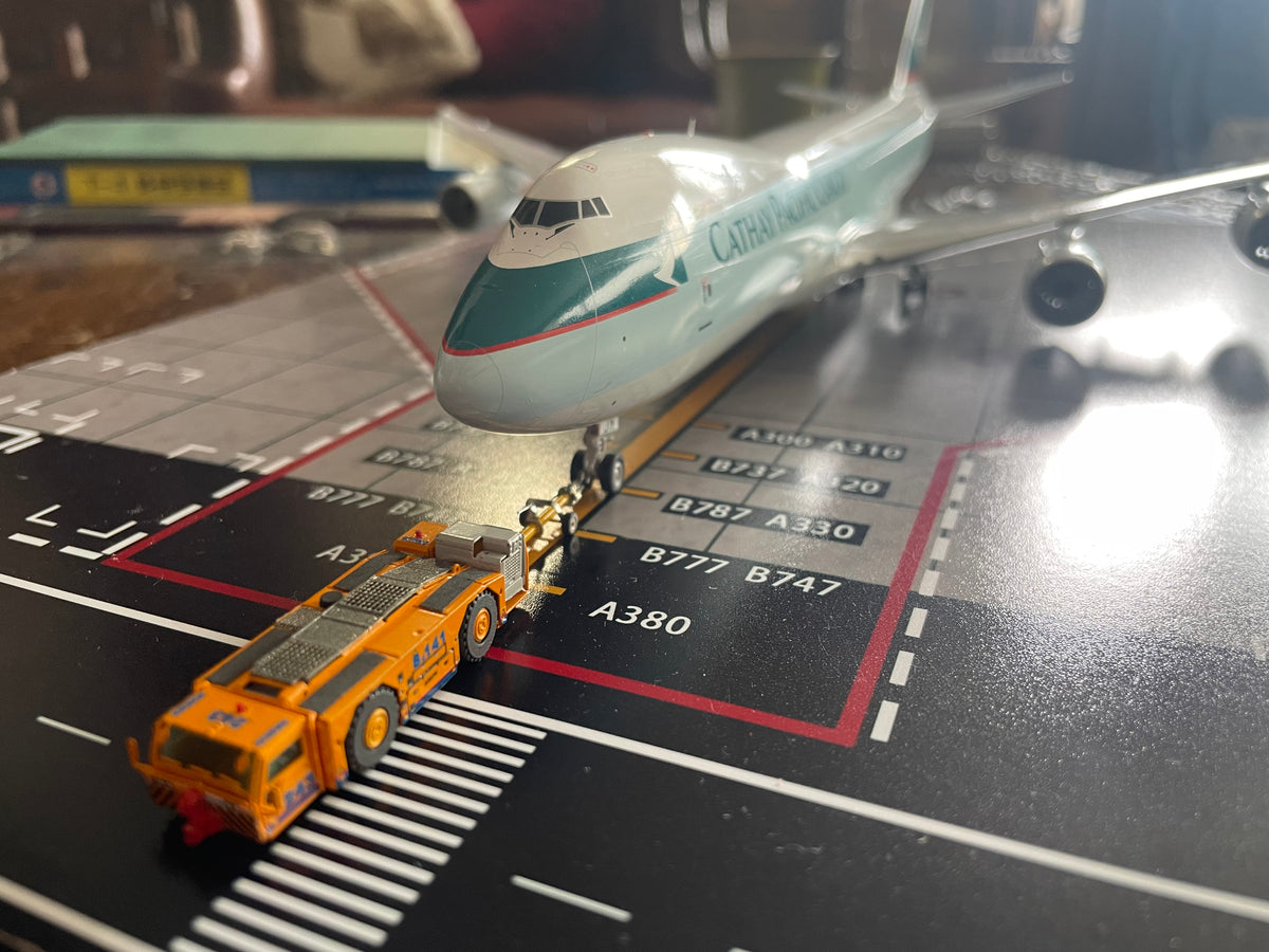1 200 JC Wings Cathay Pacific 747 8F Diecast Pilot Shop Hong Kong Limited 1-200-jc-wings-cathay-pacific-747-8f-diecast-pilot-shop-hong-kong-limited